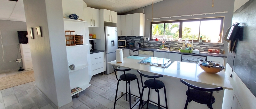 5 Bedroom Property for Sale in Sunrise On Sea Eastern Cape